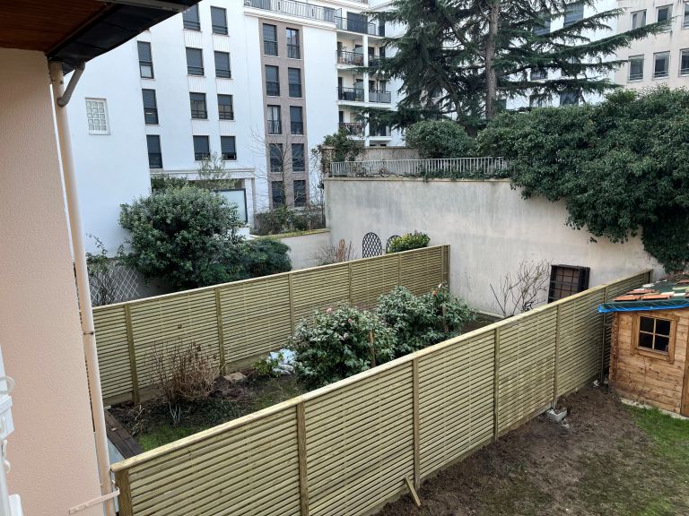 Palissade bois  en Panneaux Doubles Vénitiens à Suresnes - Paysagistes Les Jardins du Roy Paris